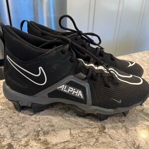 Nike Alpha Football Cleats (Big Boy)
